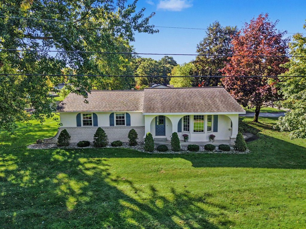16370 Pinewood Avenue, Spring Lake