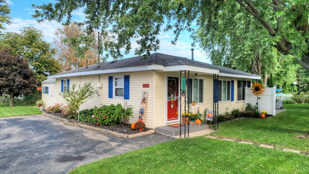 4135 W Joy Road, Shelbyville
