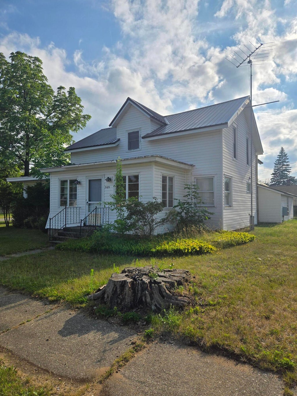 505 N Pine Street, Evart city