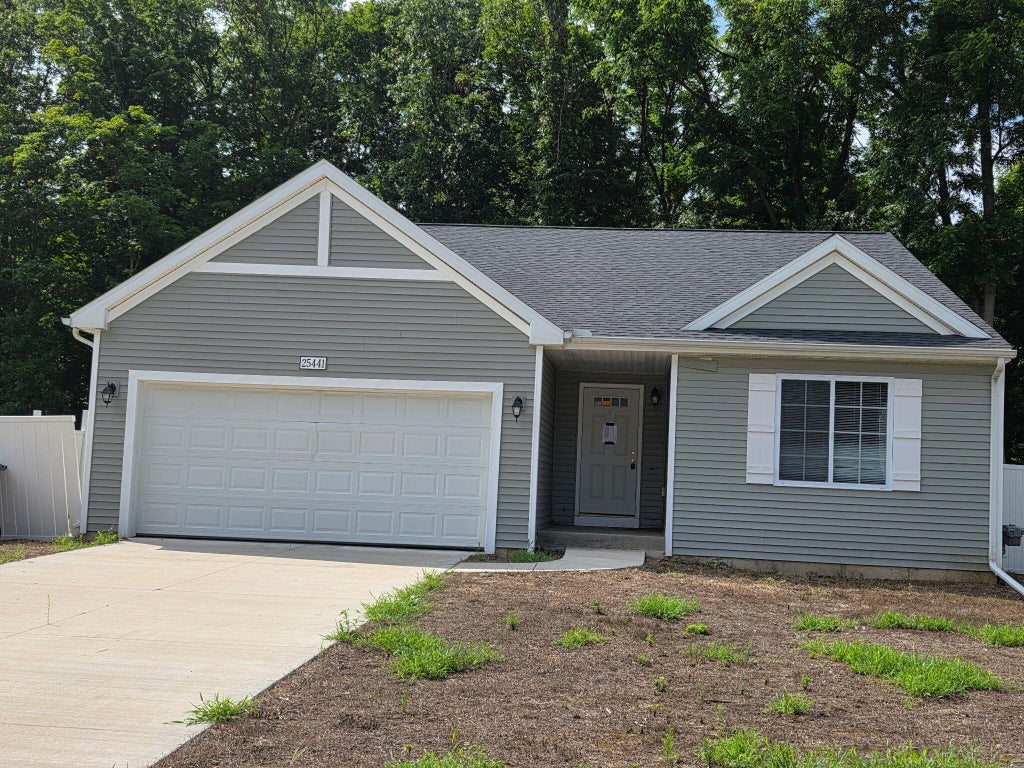 25441 Forest Lane, Paw Paw township