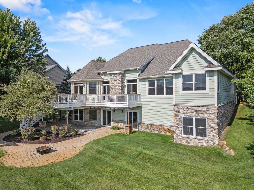 11325 Killarney Dr., Morton township