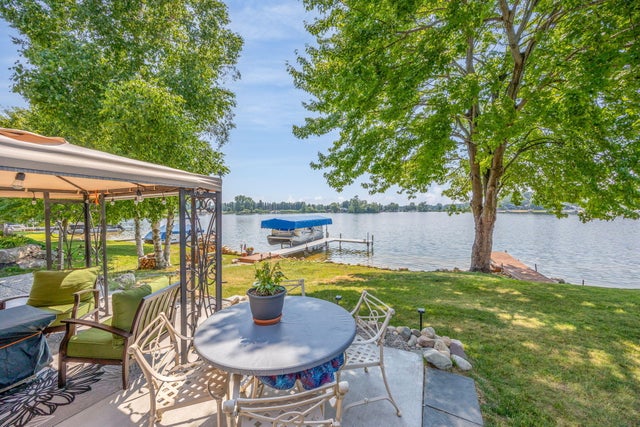 7663 Bay Meadow, Morton township