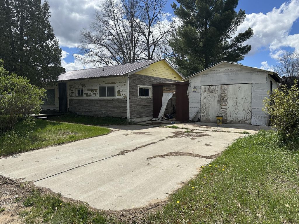 5967 S Forman Road, Baldwin