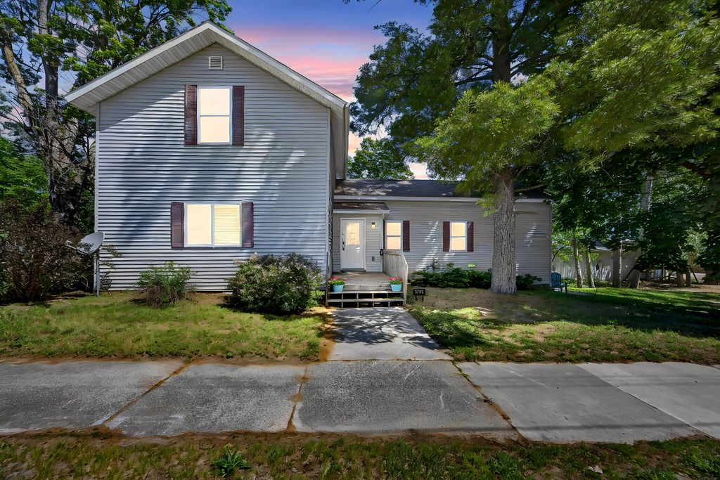 124 W Madison Street, Big Rapids city