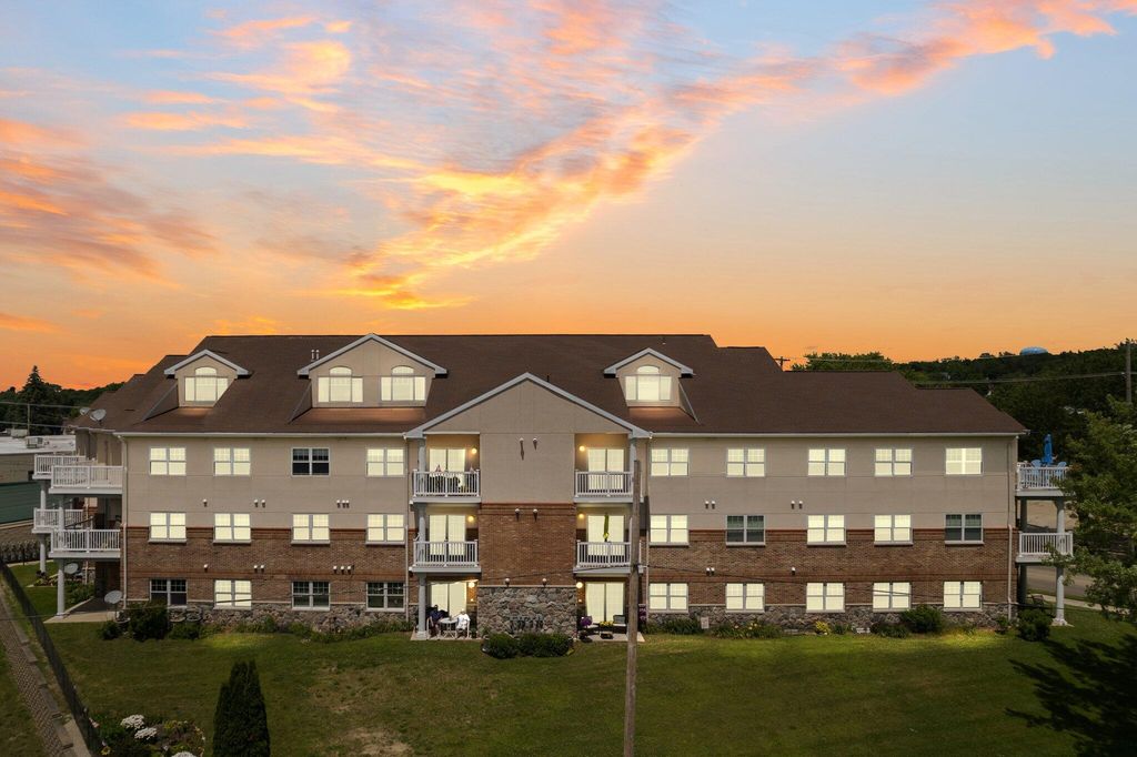 301 N Lake Street Unit: 104, Cadillac