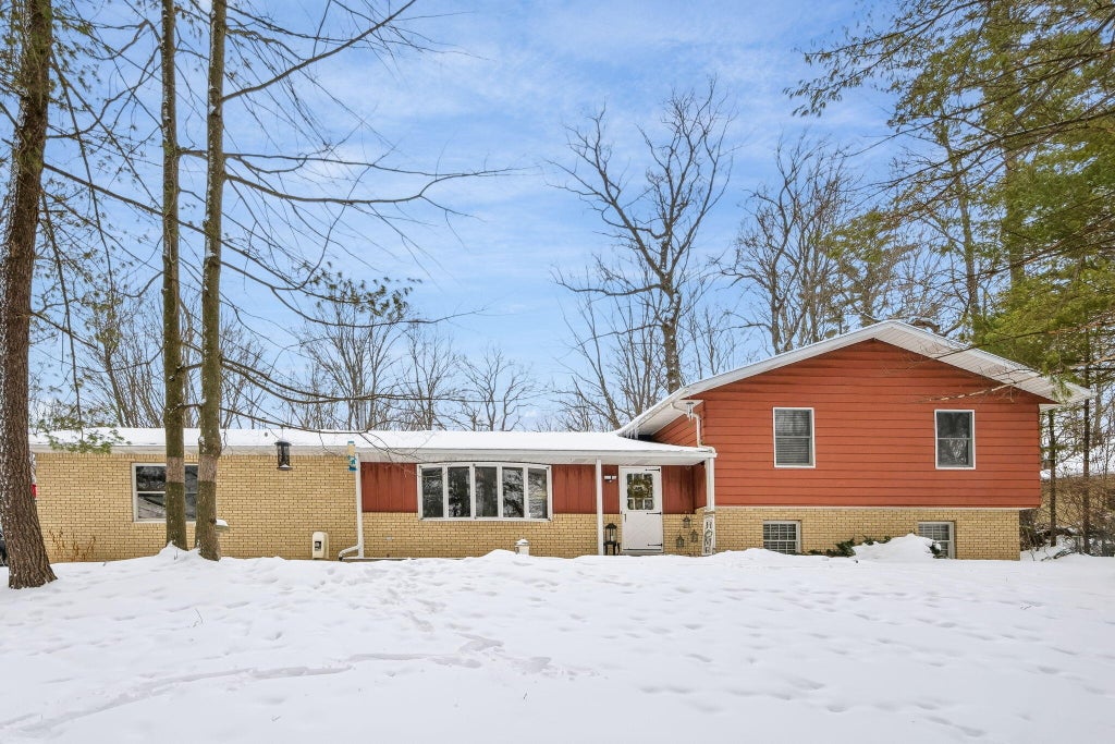 17220 Valley Drive, Colfax township