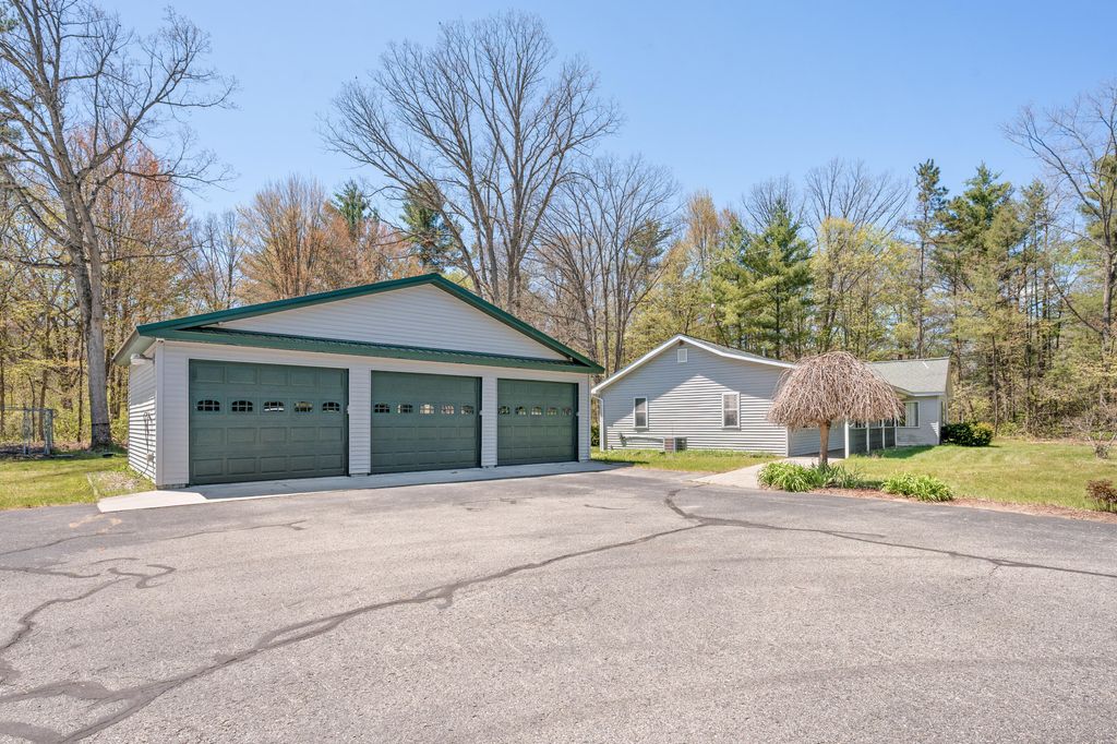 19077 12 Mile Road, Big Rapids