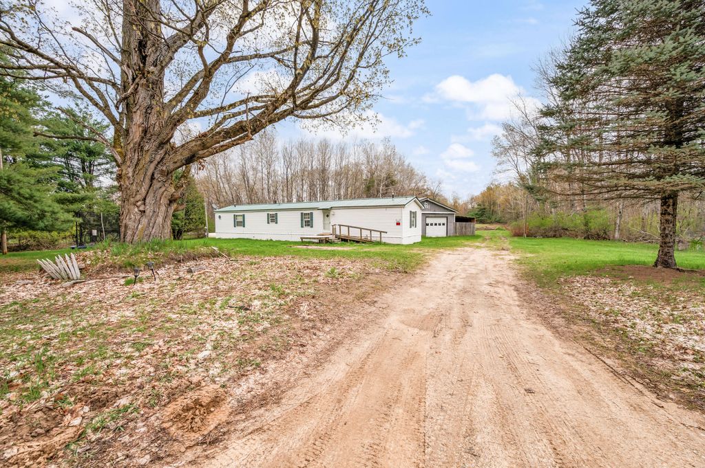 22132 15th Ave, Fork township