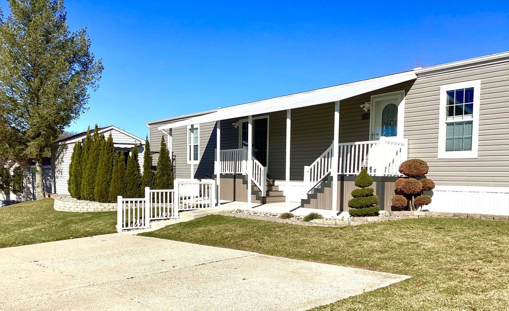 7391 Maple Lane Ne, Plainfield charter township