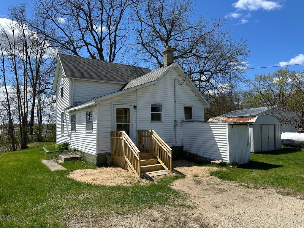 3593 S Maple Island Road, Newfield township