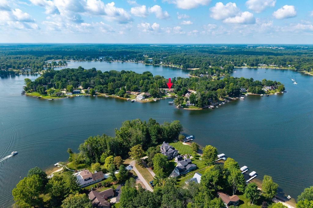 7788 W Royal Road, Morton township