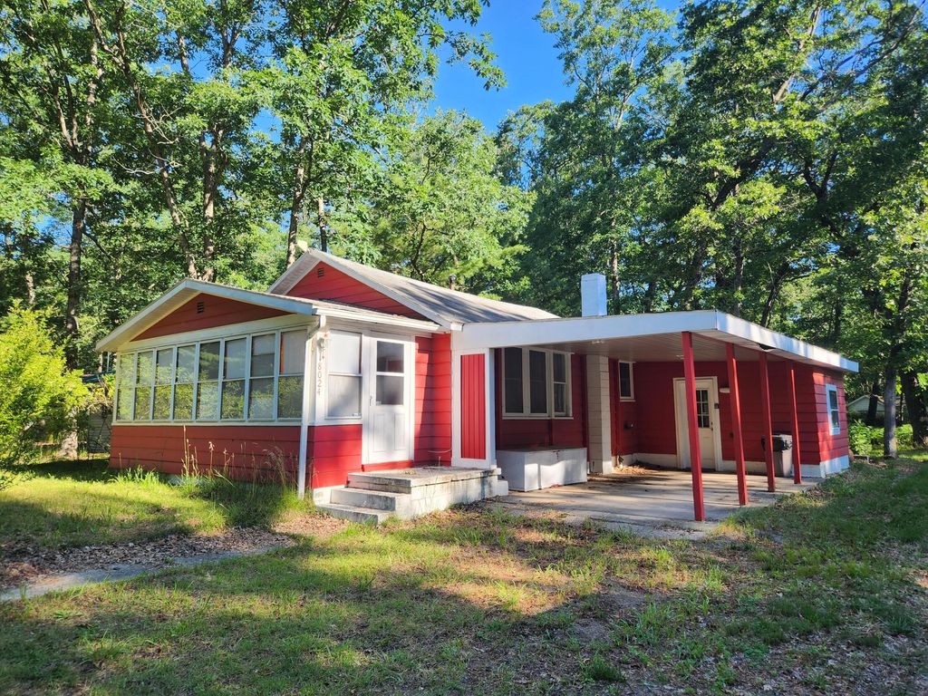 8024 W Hemlock Avenue, Lake township