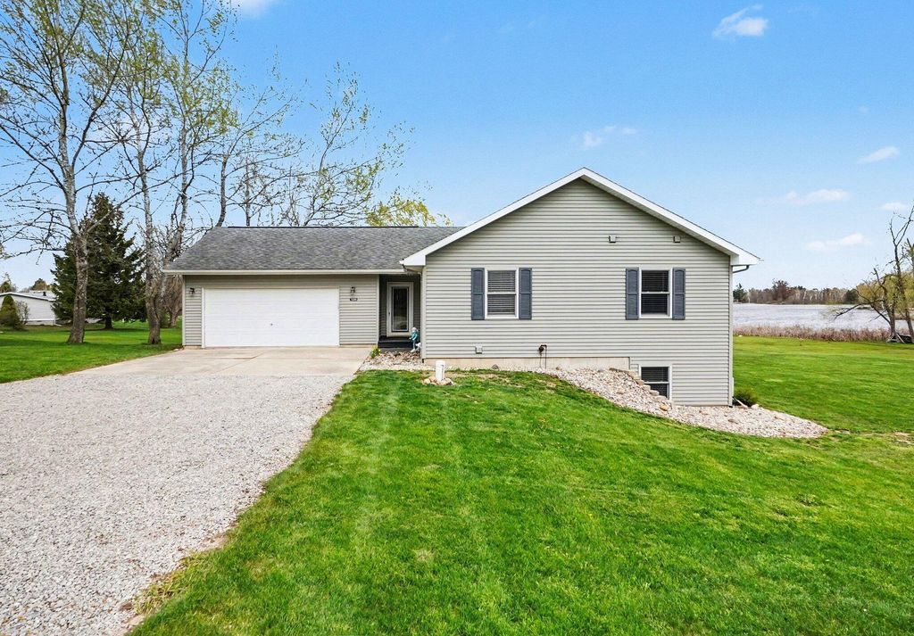 3520 W Lake Drive, Orient township