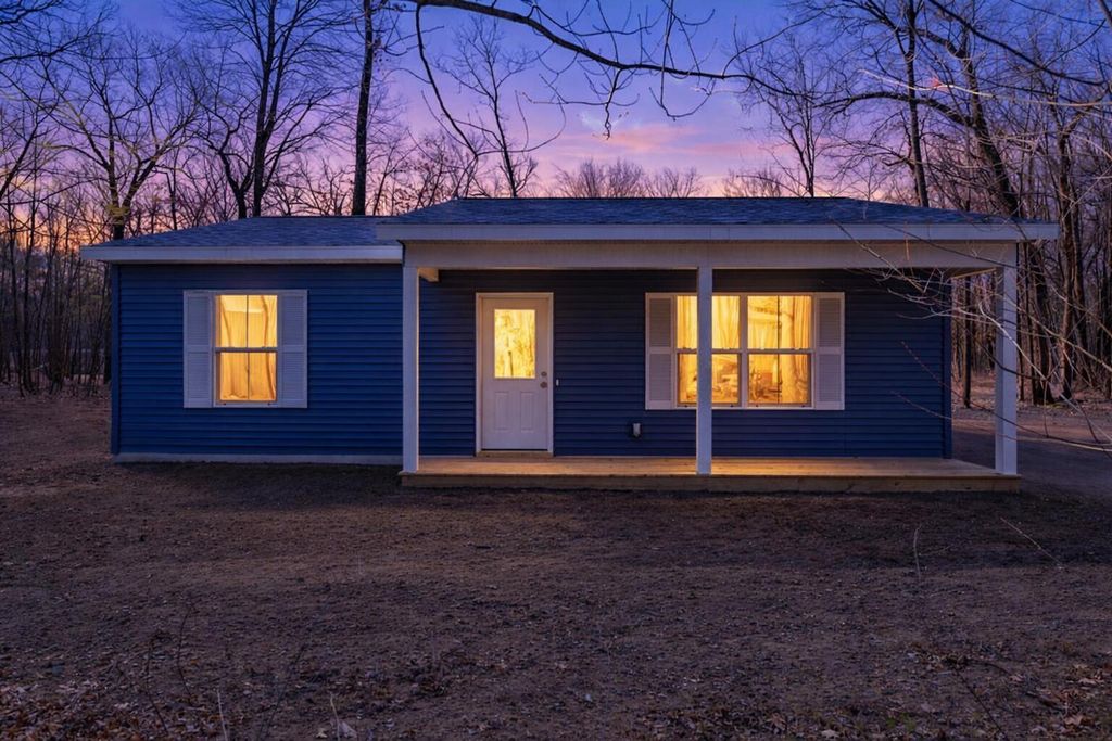 8992 Mackinaw Trail Drive, Reynolds township