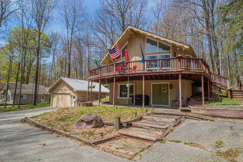 9530 Golf Port Drive, Morton township