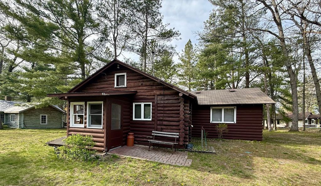 11272 S L Lakes Bridge Street, Pleasant Plains township
