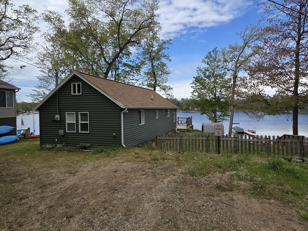 12083 N Lake Street, Lilley township