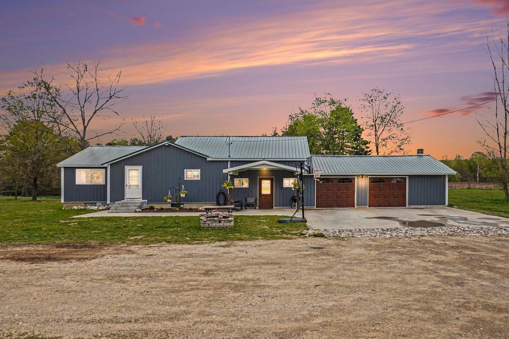 18680 220th Avenue, Green charter township
