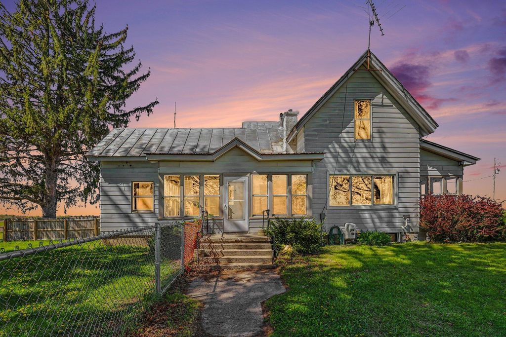 3304 S Greenville Road, Montcalm township