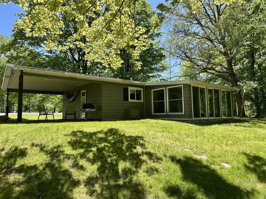 8942 E M-20, Newfield township