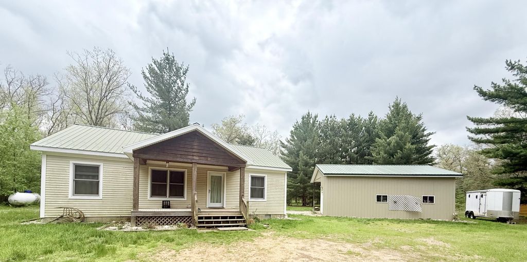 2472 W 14 Mile Road, Lilley township
