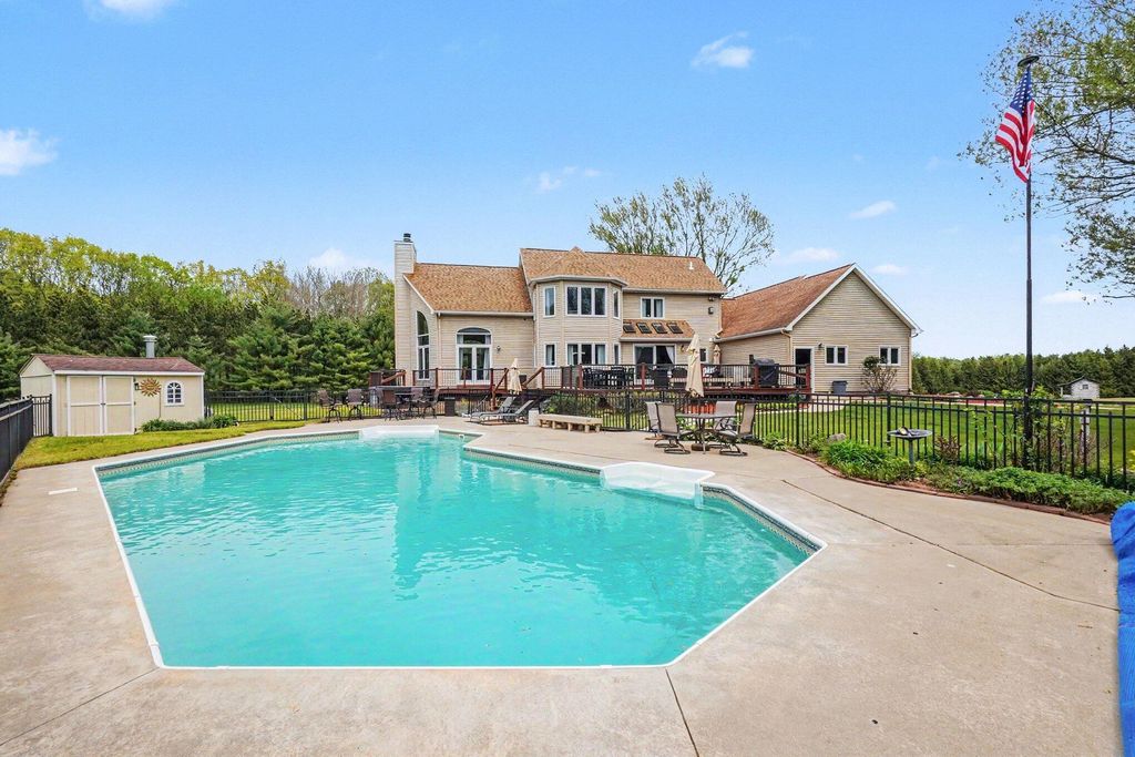 17634 Meceola Road, Hersey township