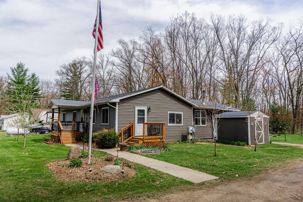 3878 W Wildwood Avenue, Merrill township