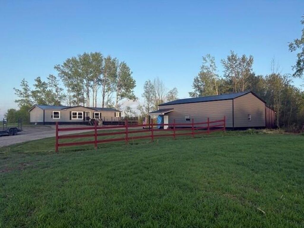 3775 16 Mile, Middle Branch township