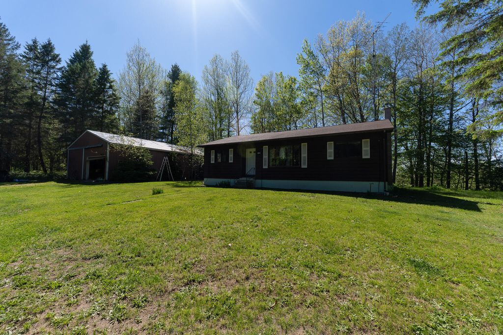 1583 N Dennis Road, Amber township