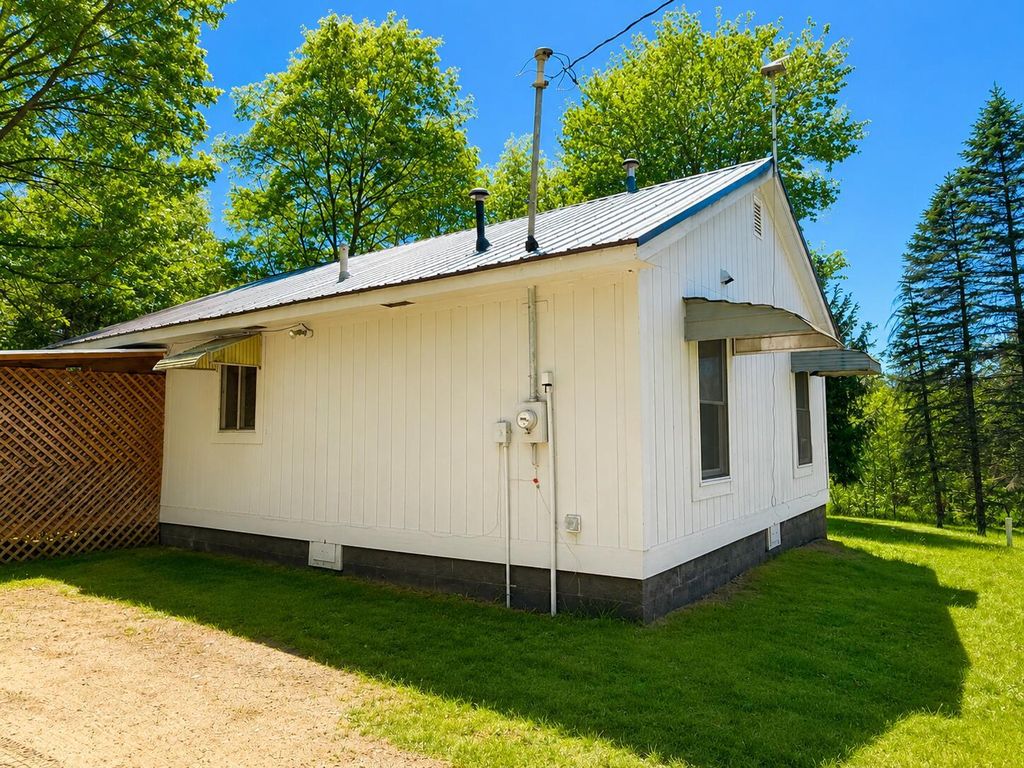 22469 165th Avenue, Grant township