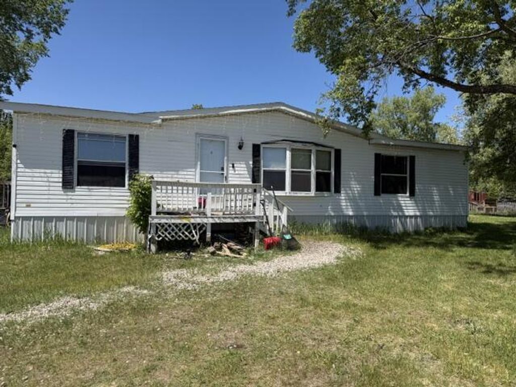2906 S 33 Road, Selma township