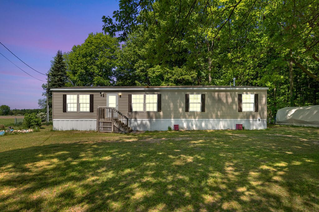 2757 127th Avenue, Deerfield township