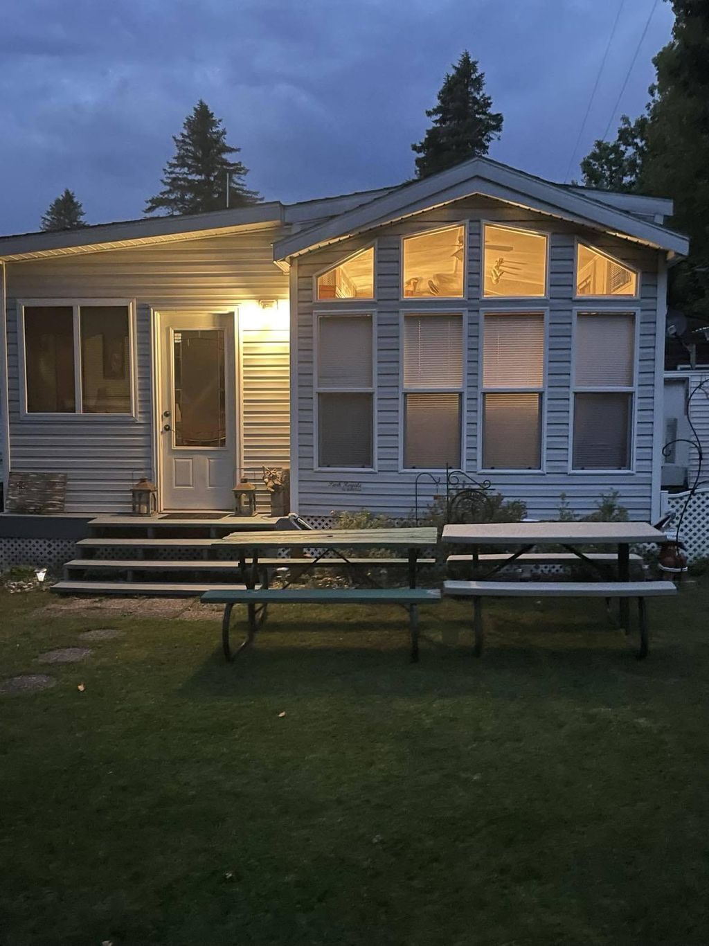 8091 Carriage Lane, Morton township