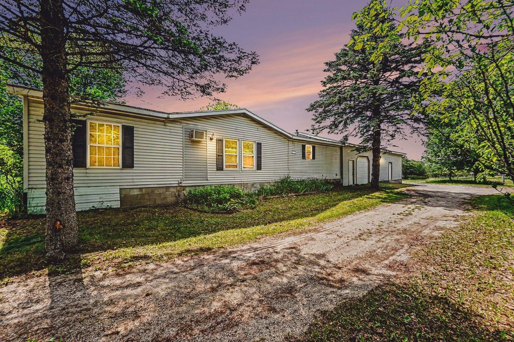 10967 S Hawkins Road, Chase township