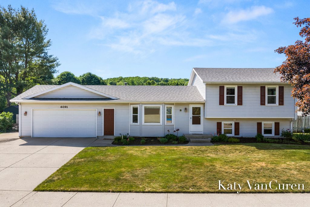 6091 Rogue River Meadows Drive Ne, Plainfield charter township