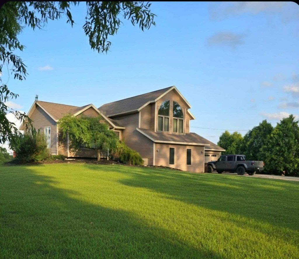 15530 Snauble Avenue Ne, Solon township
