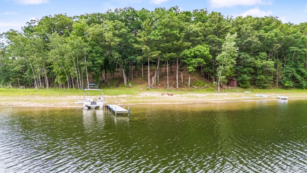 9279 S Three Lakes Lane, Lake township