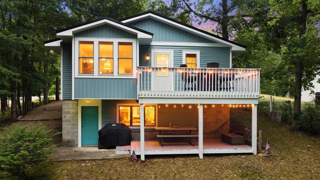 9638 W School Section Lake Drive, Morton township
