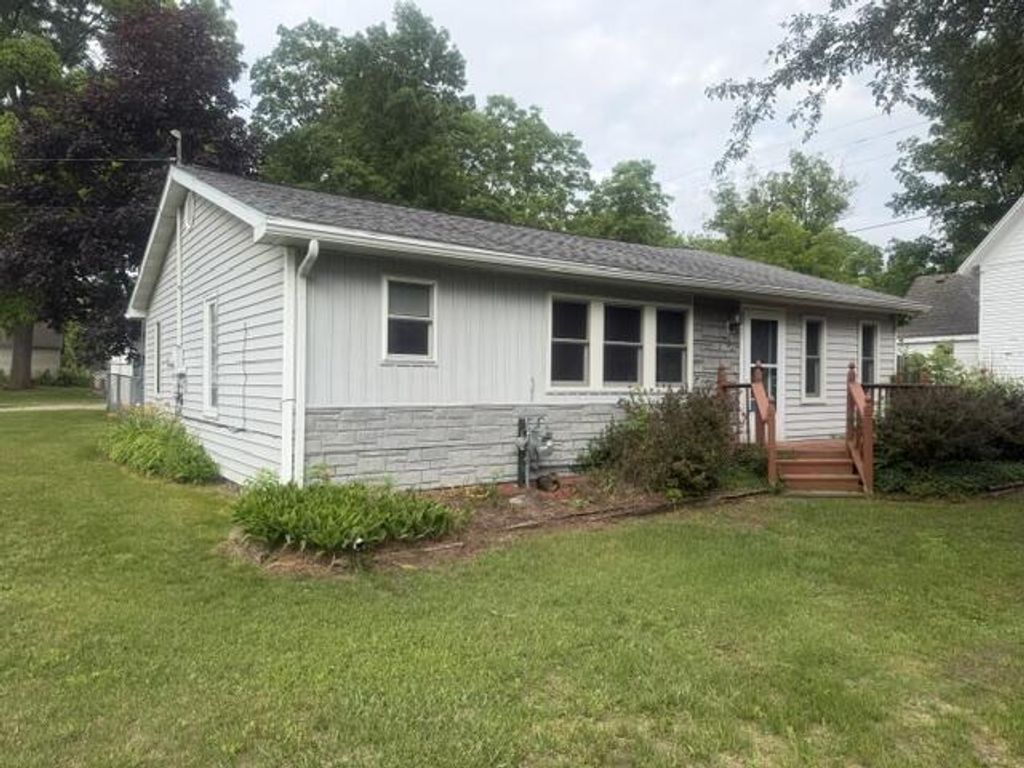 202 S Clay Street, Newaygo city