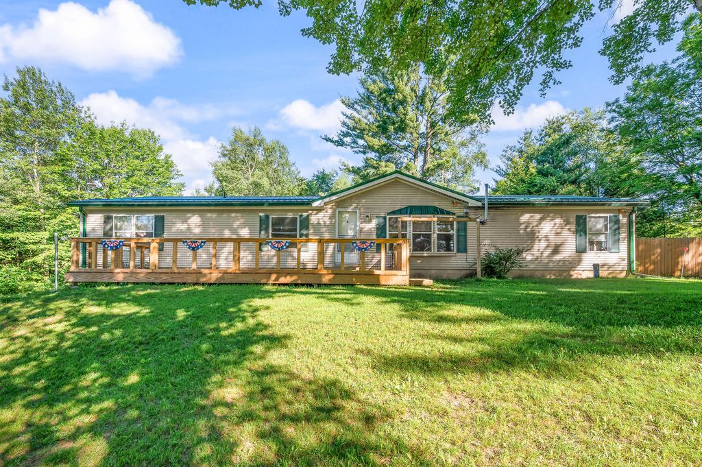 15971 Penesal Road, Rose Lake township