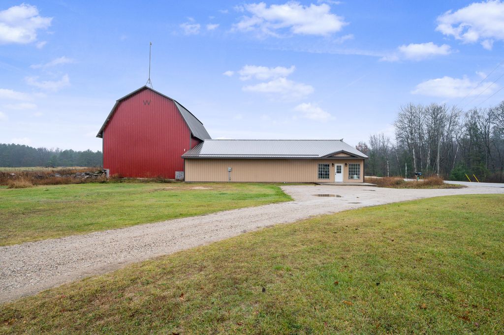11406 E 8th Street, Pinora township