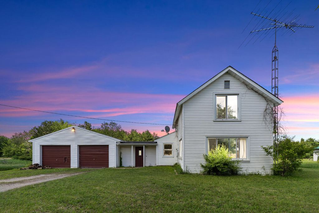 8938 Gibson Avenue, Garfield township