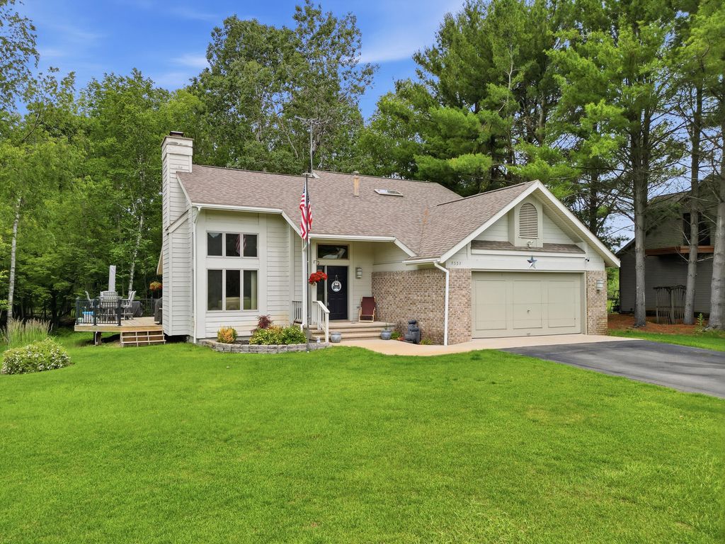 9551 Clubhouse Drive W, Morton township