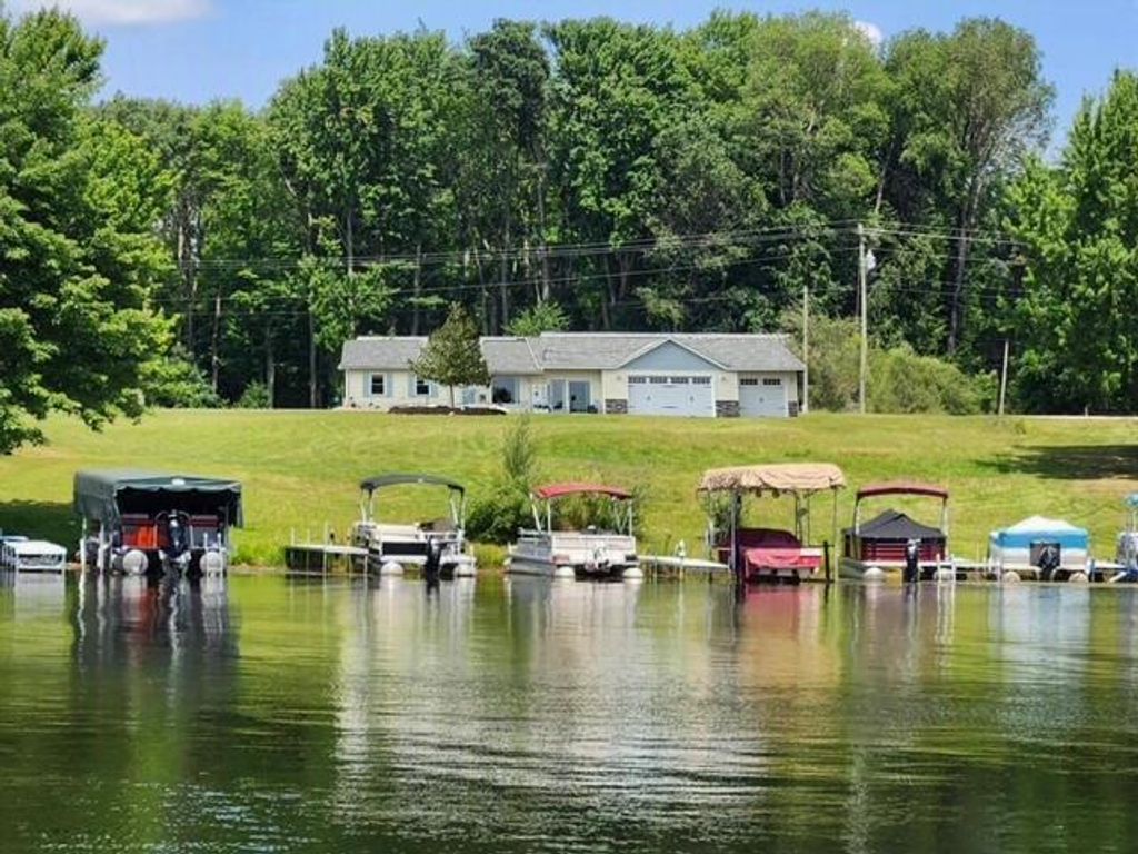 11328 Old Pierce Road, Morton township