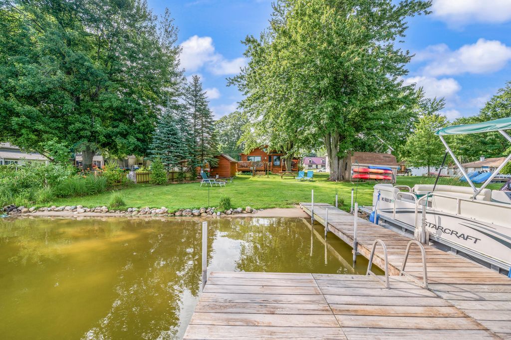 2541 Van Dyke Street, Chester township