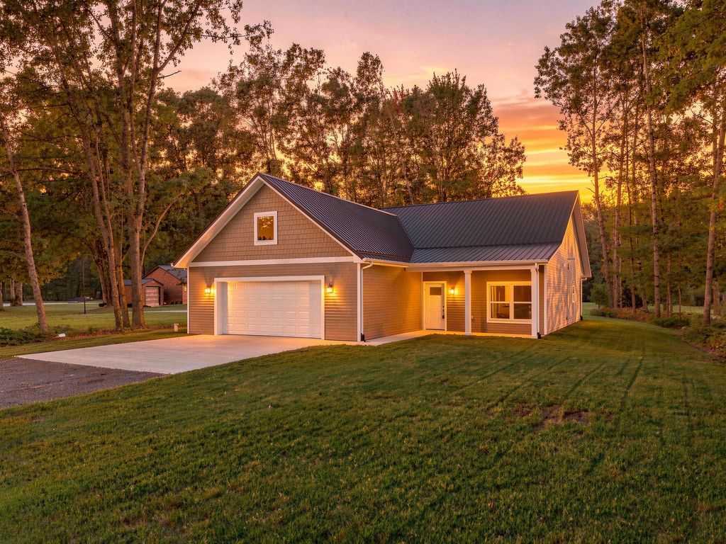 6805 Mayfair Drive, Morton township