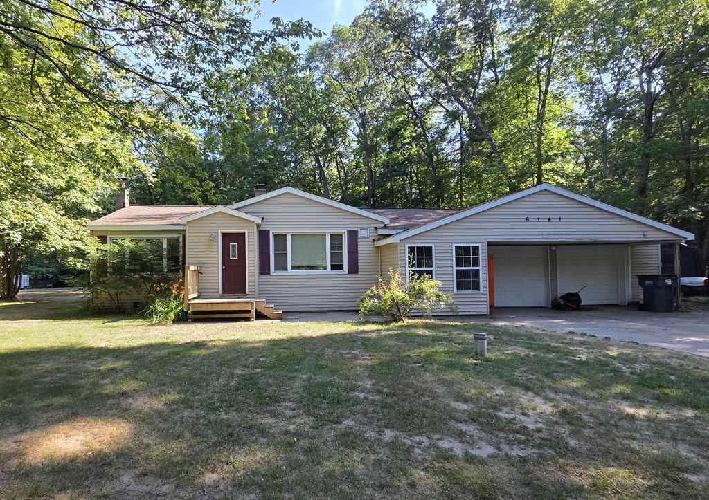 6141 Bell Road, Fruitland township