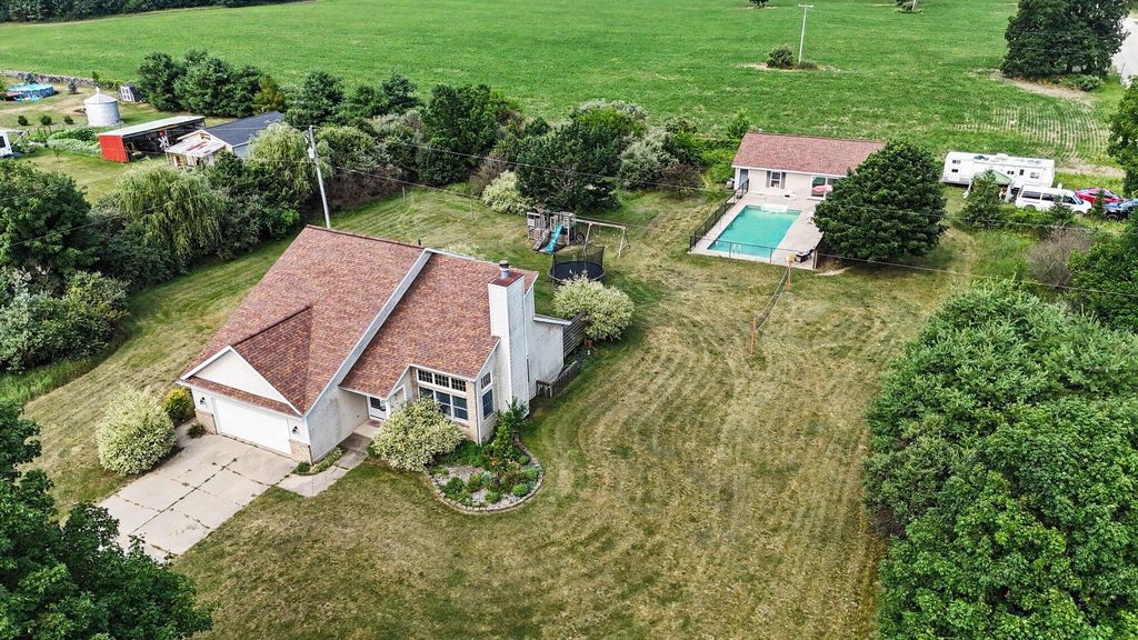 13575 Shaner Avenue Ne, Nelson township