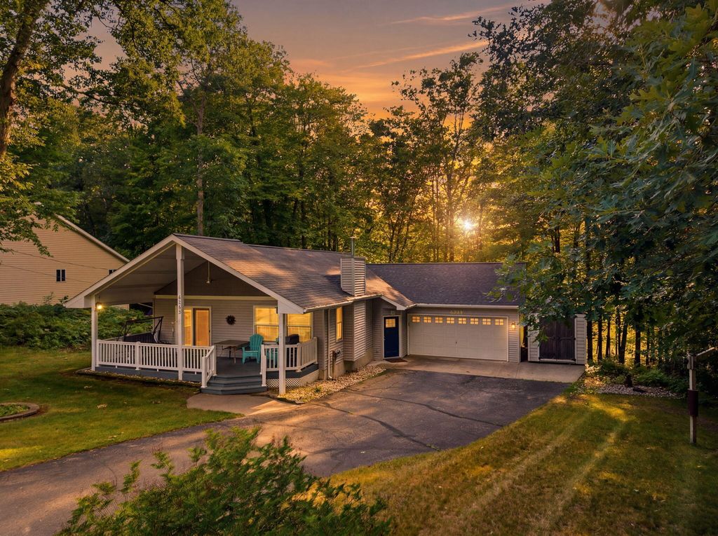 8385 Alberta Street, Morton township