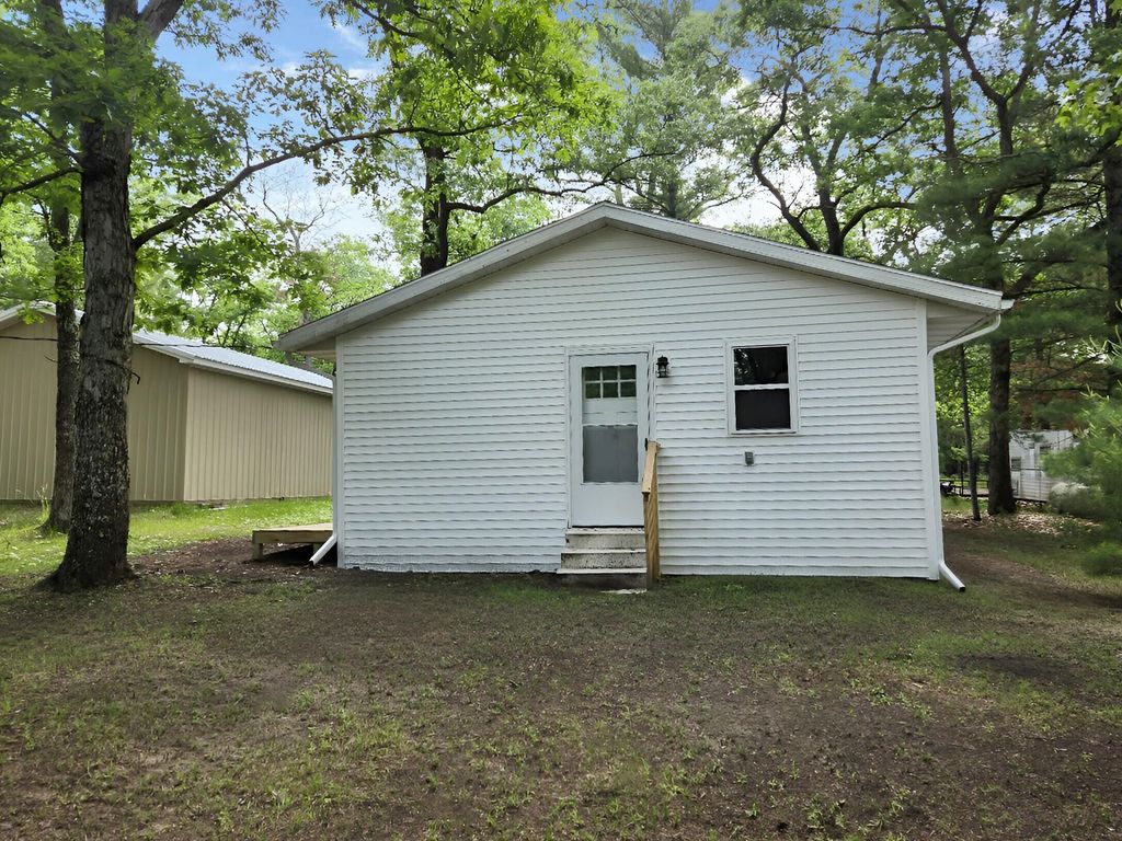 9071 S Crabapple Road, Lake township